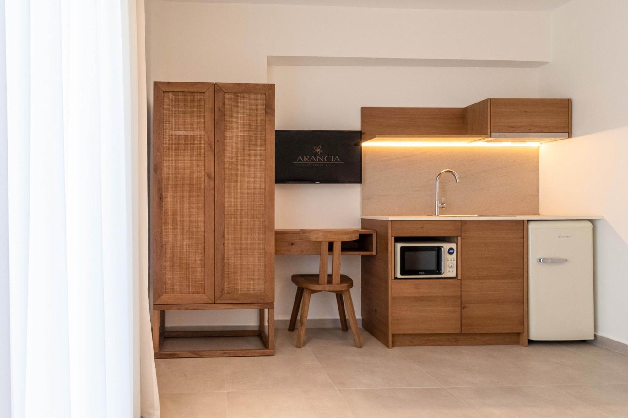Arancia Elegant Rooms And Suites Толон Экстерьер фото