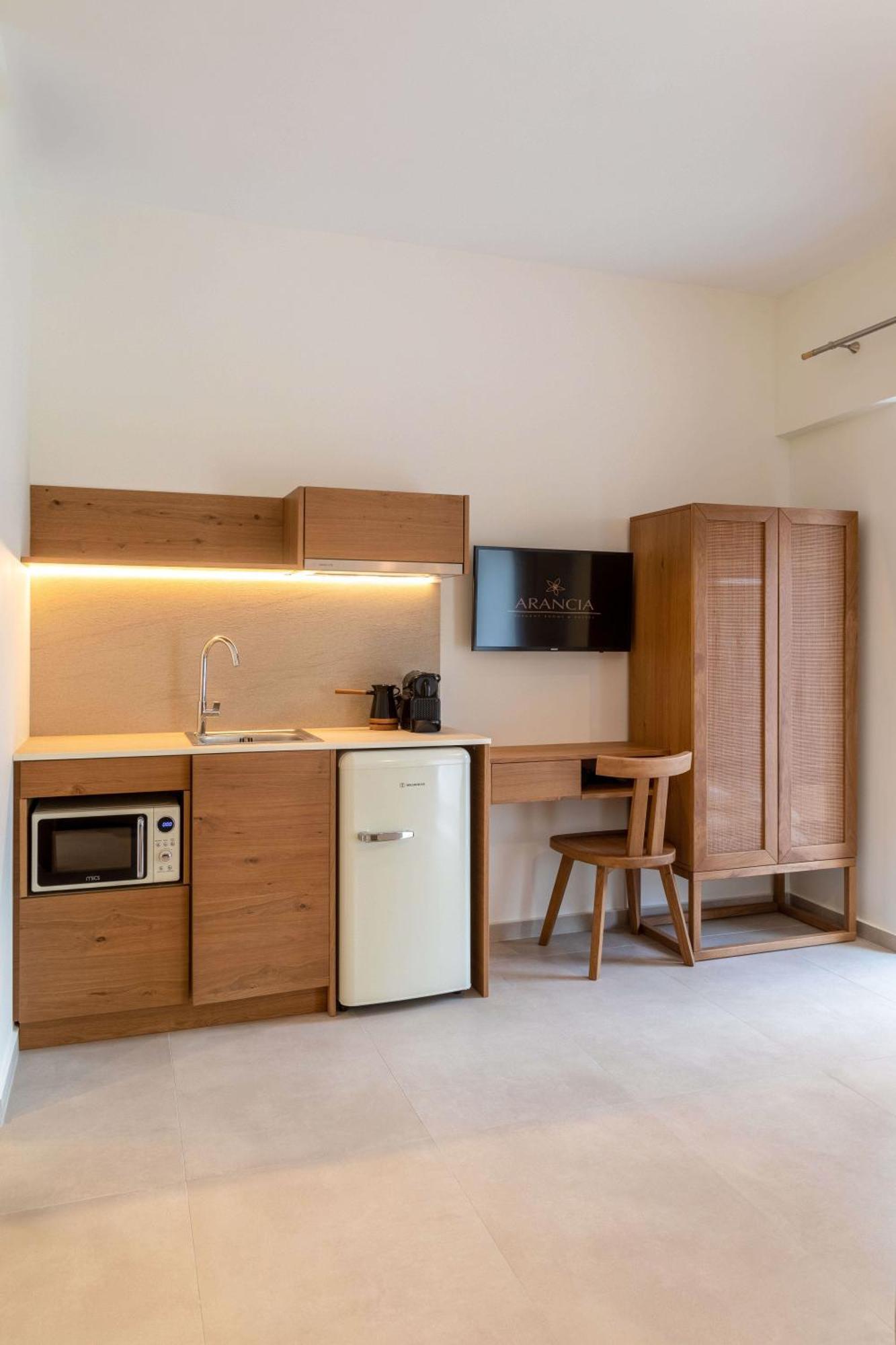 Arancia Elegant Rooms And Suites Толон Экстерьер фото