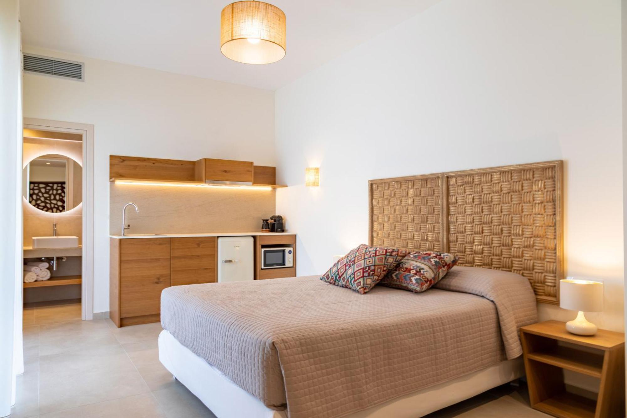 Arancia Elegant Rooms And Suites Толон Экстерьер фото
