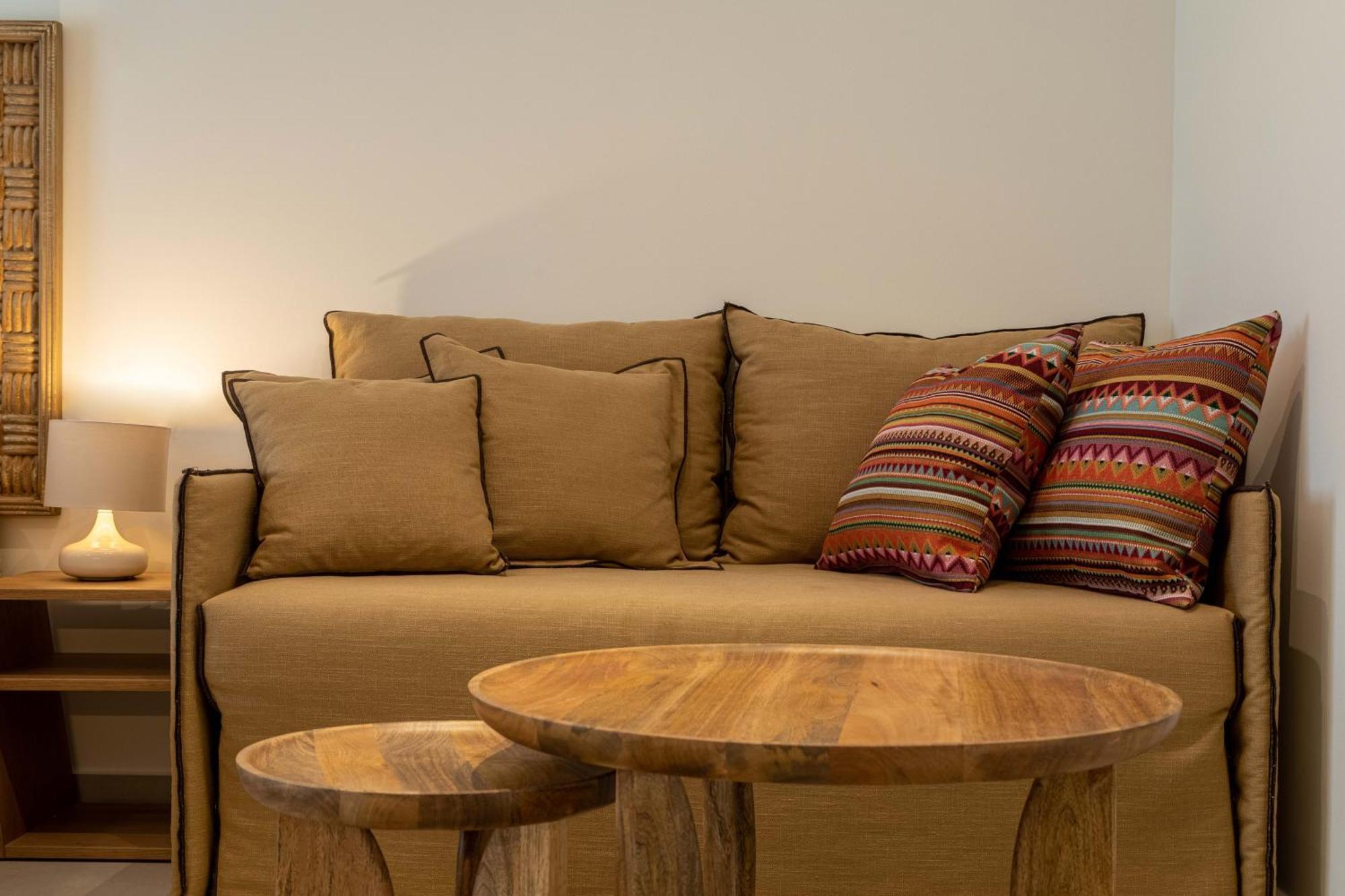 Arancia Elegant Rooms And Suites Толон Экстерьер фото