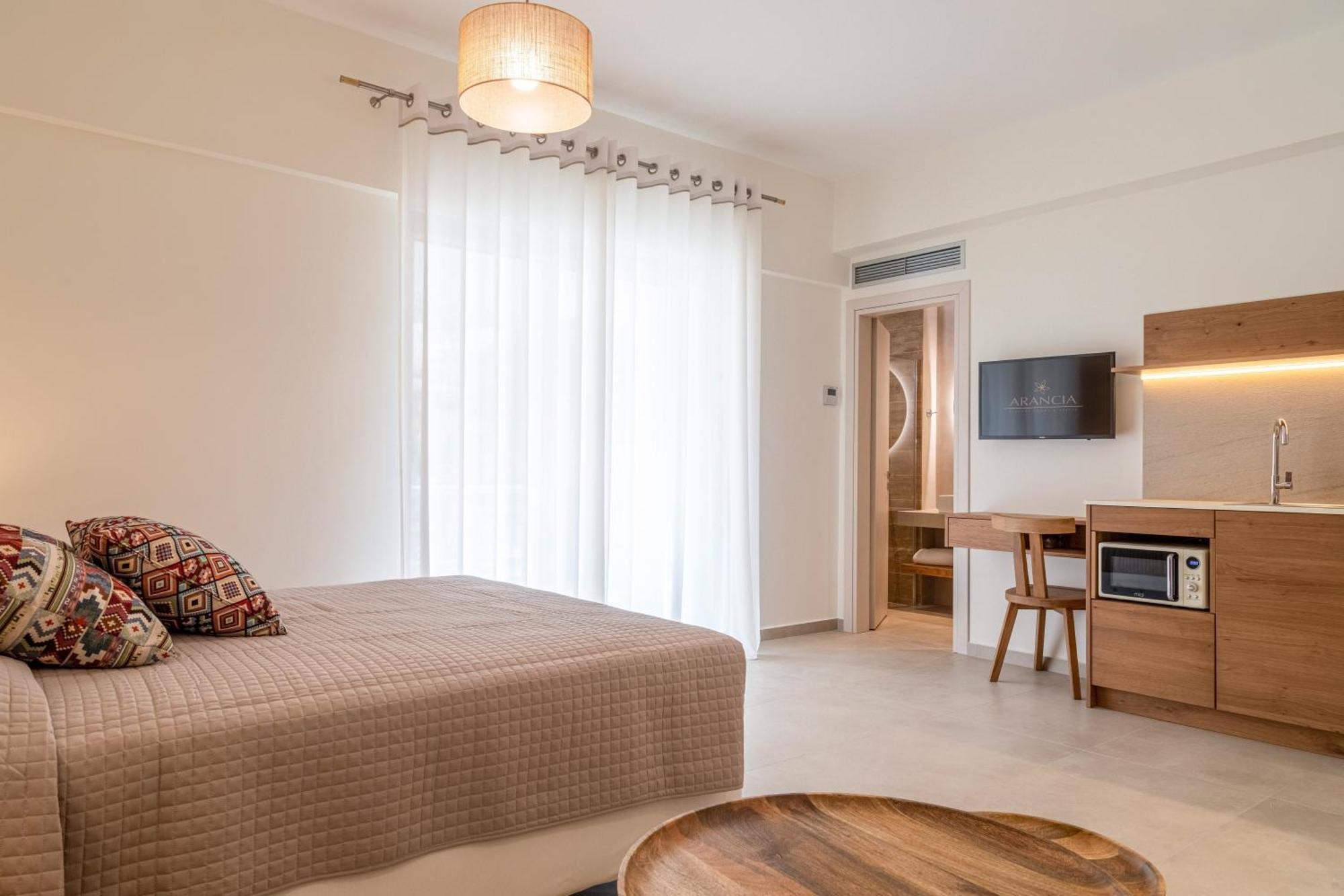 Arancia Elegant Rooms And Suites Толон Экстерьер фото