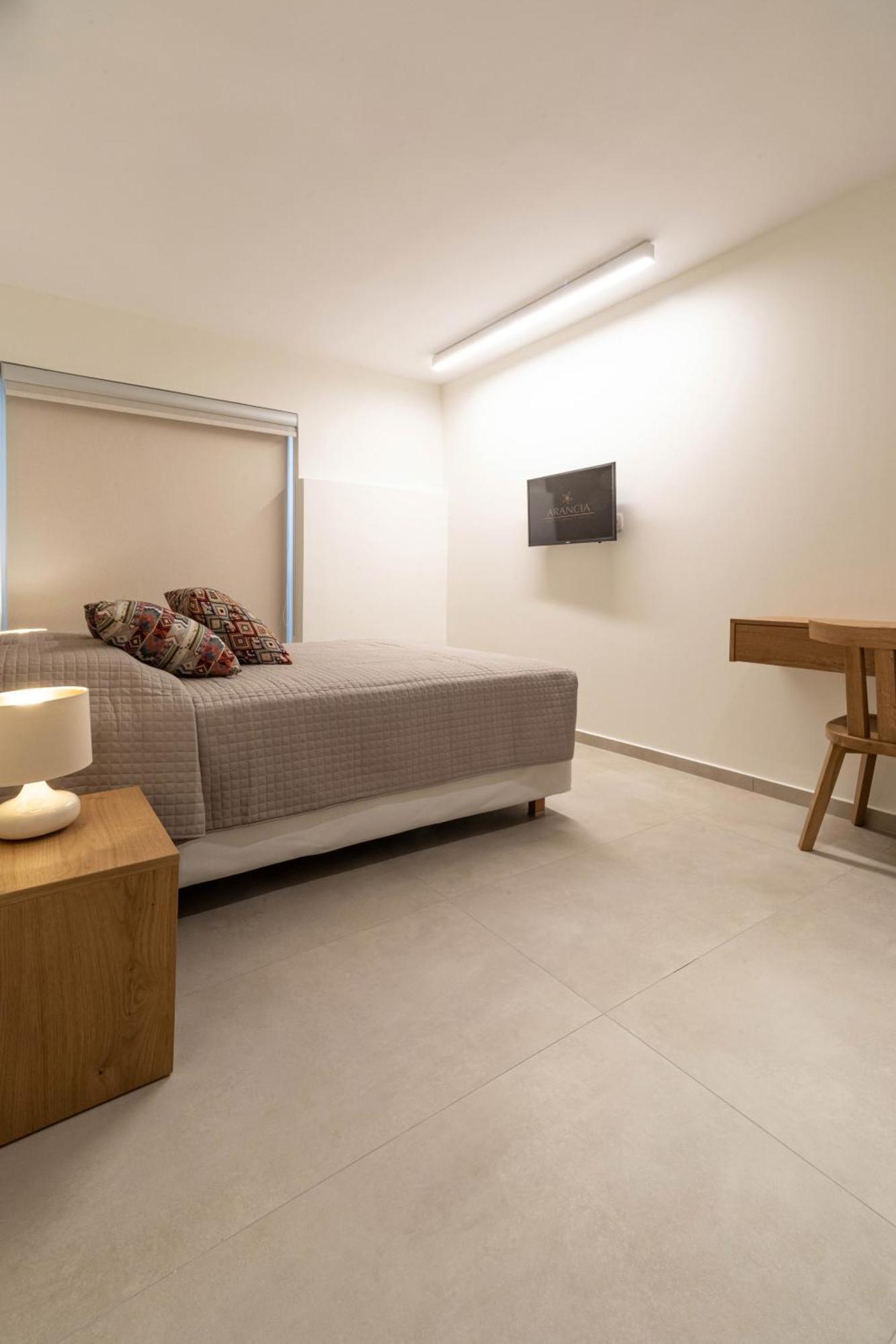 Arancia Elegant Rooms And Suites Толон Экстерьер фото