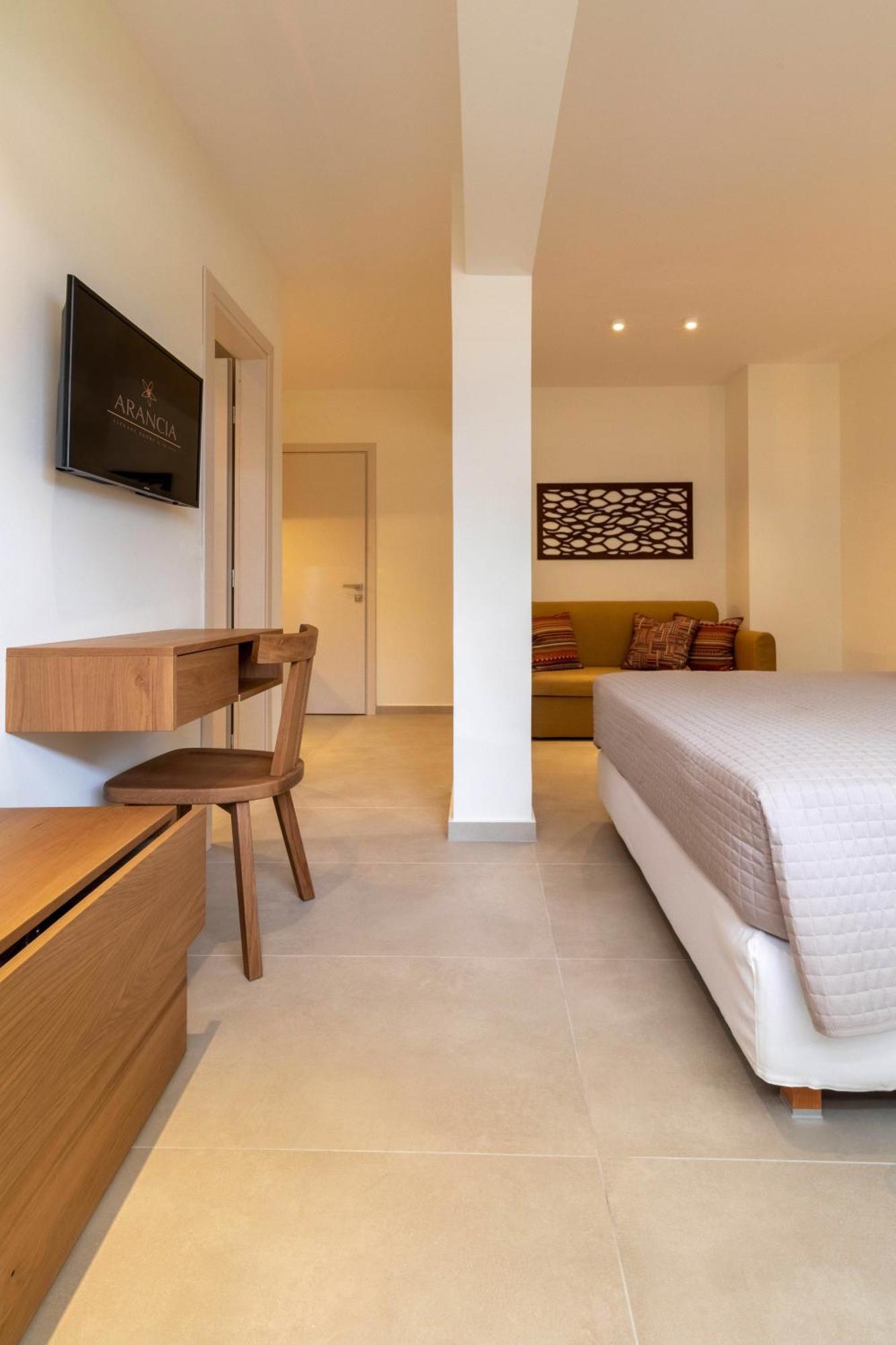 Arancia Elegant Rooms And Suites Толон Экстерьер фото