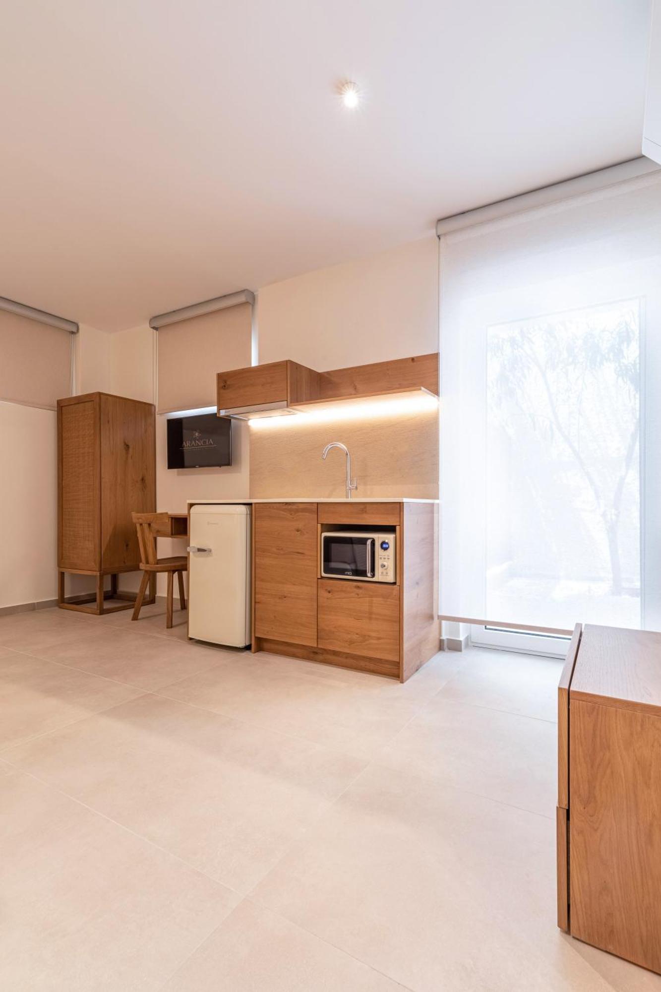 Arancia Elegant Rooms And Suites Толон Экстерьер фото