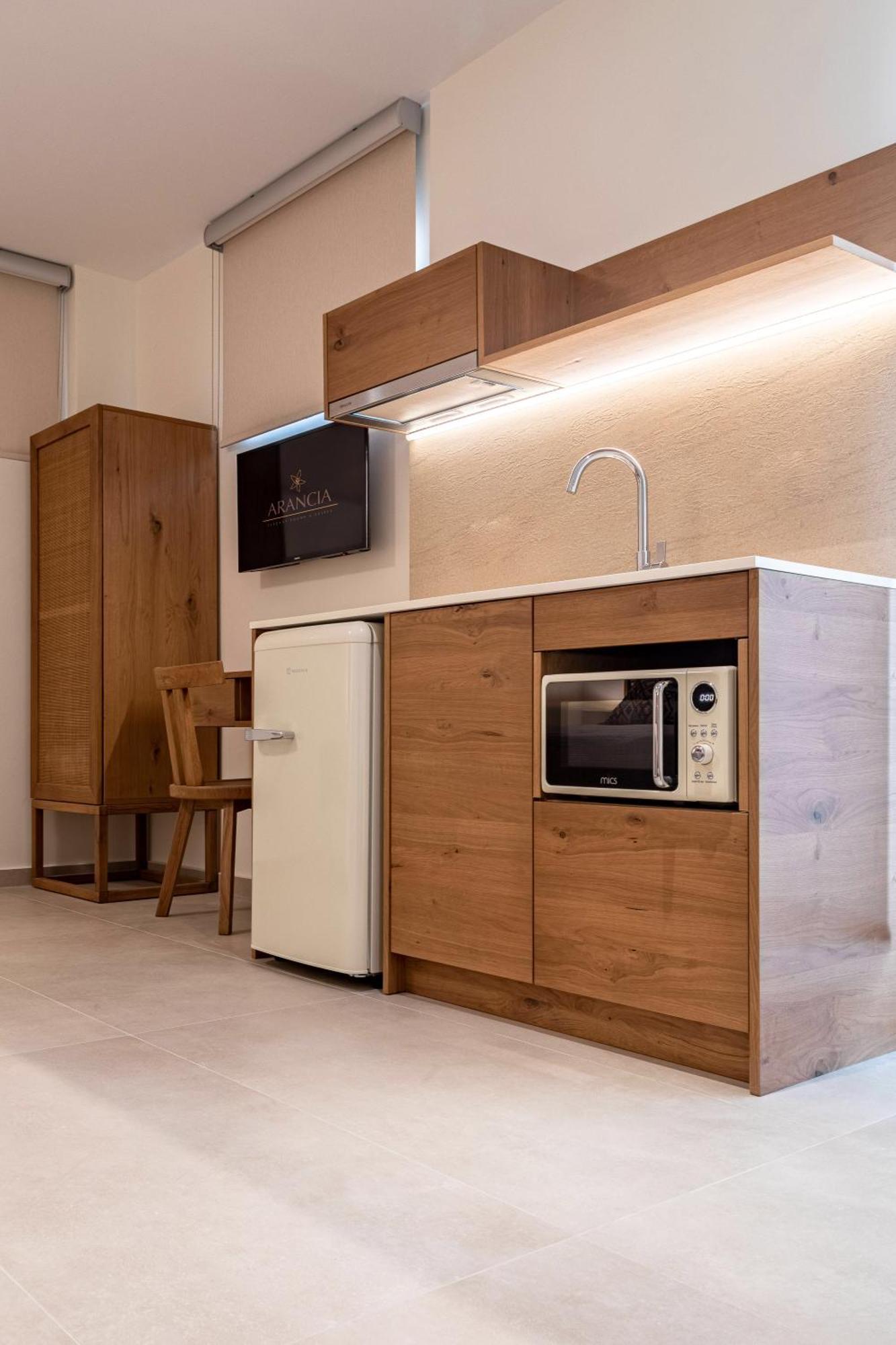 Arancia Elegant Rooms And Suites Толон Экстерьер фото