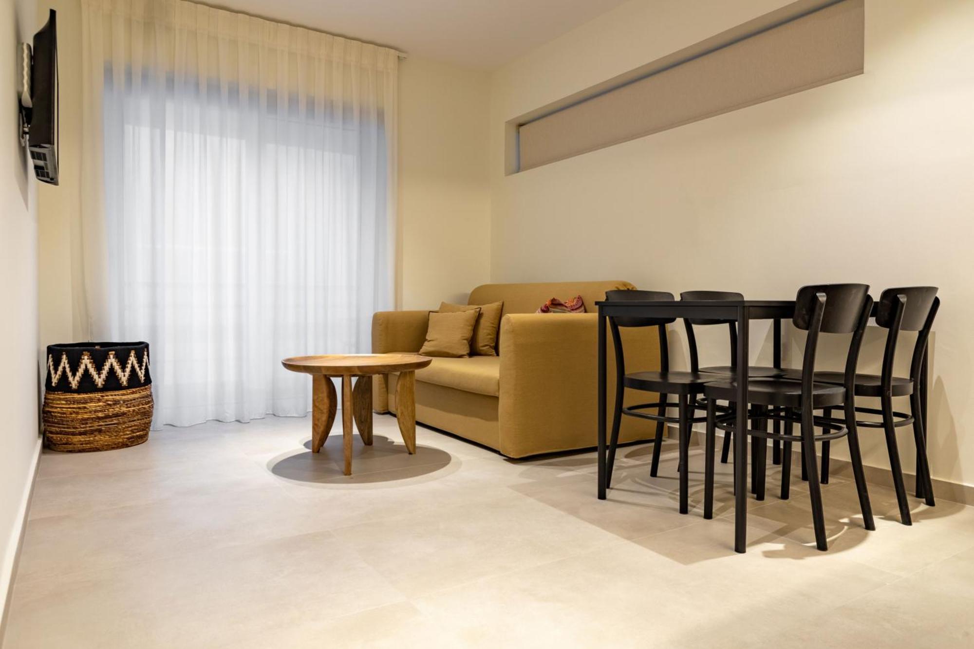 Arancia Elegant Rooms And Suites Толон Экстерьер фото