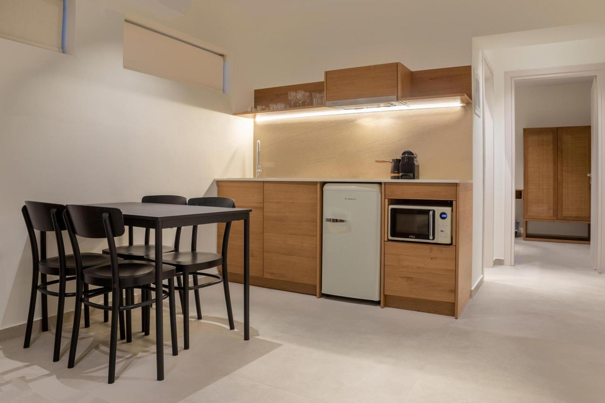 Arancia Elegant Rooms And Suites Толон Экстерьер фото