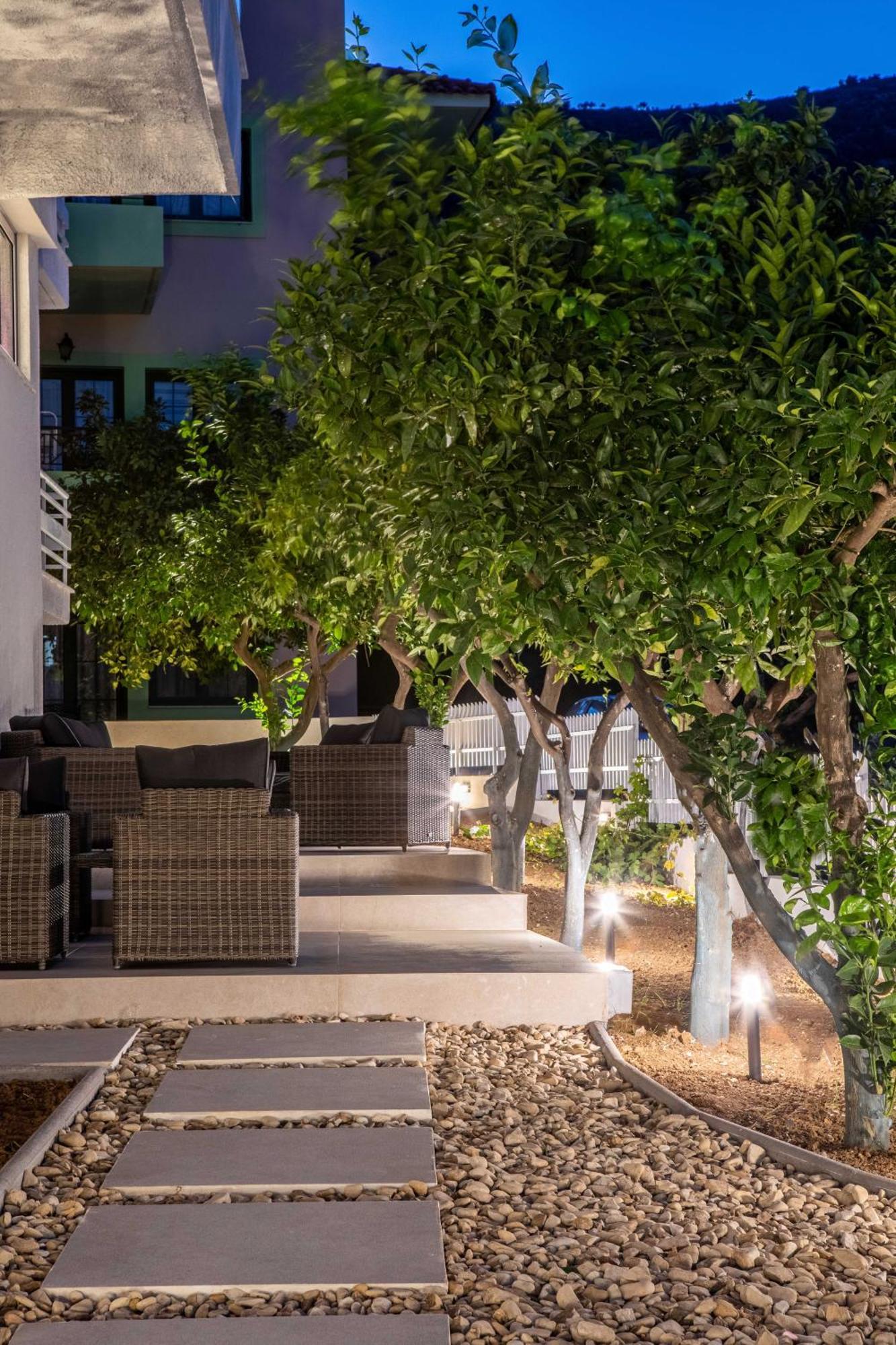 Arancia Elegant Rooms And Suites Толон Экстерьер фото