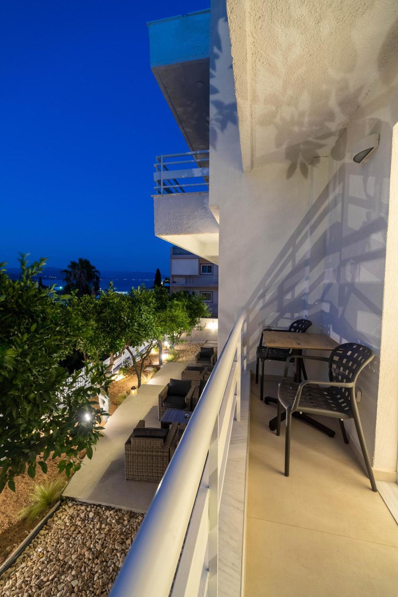 Arancia Elegant Rooms And Suites Толон Экстерьер фото