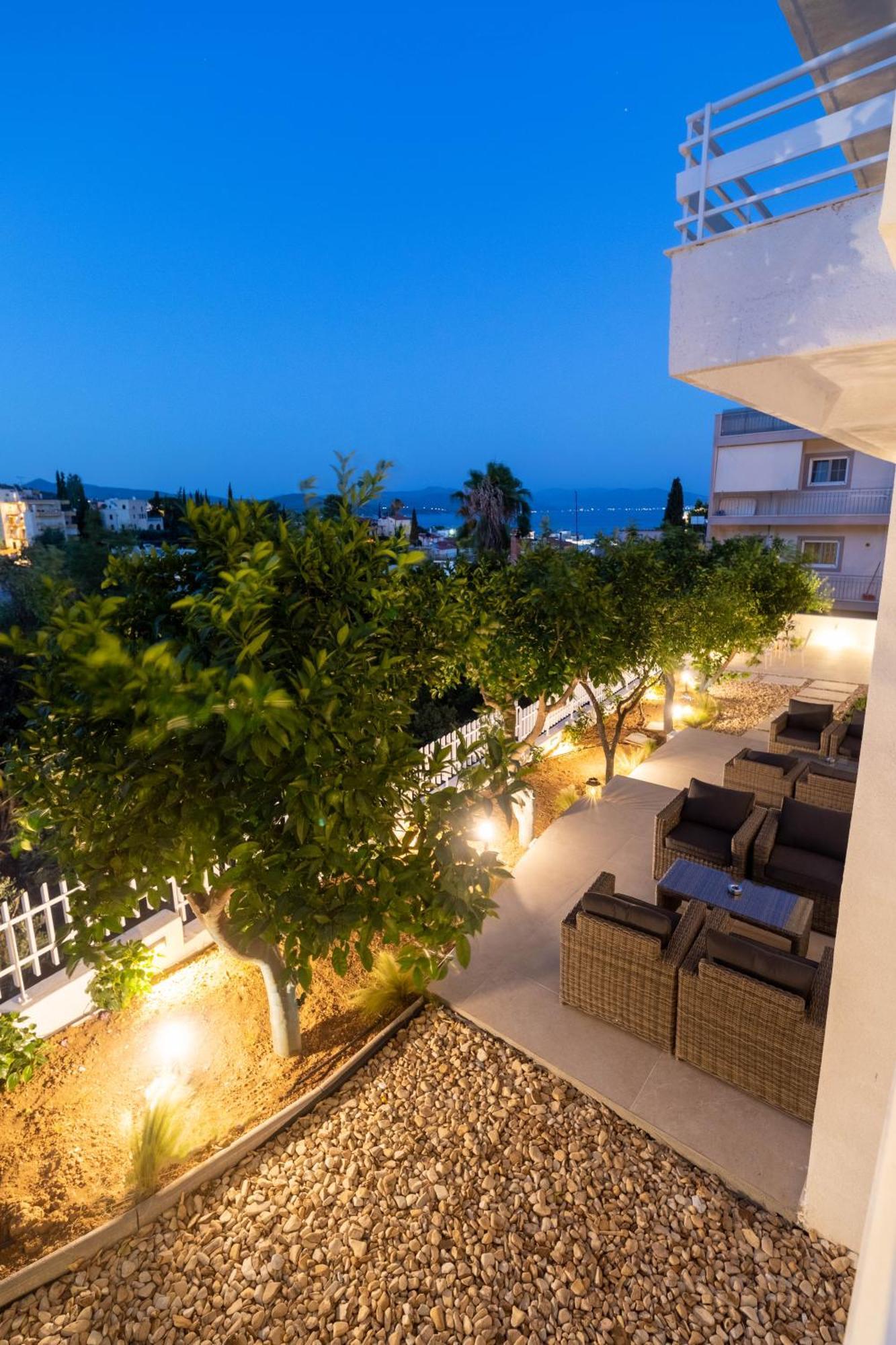 Arancia Elegant Rooms And Suites Толон Экстерьер фото