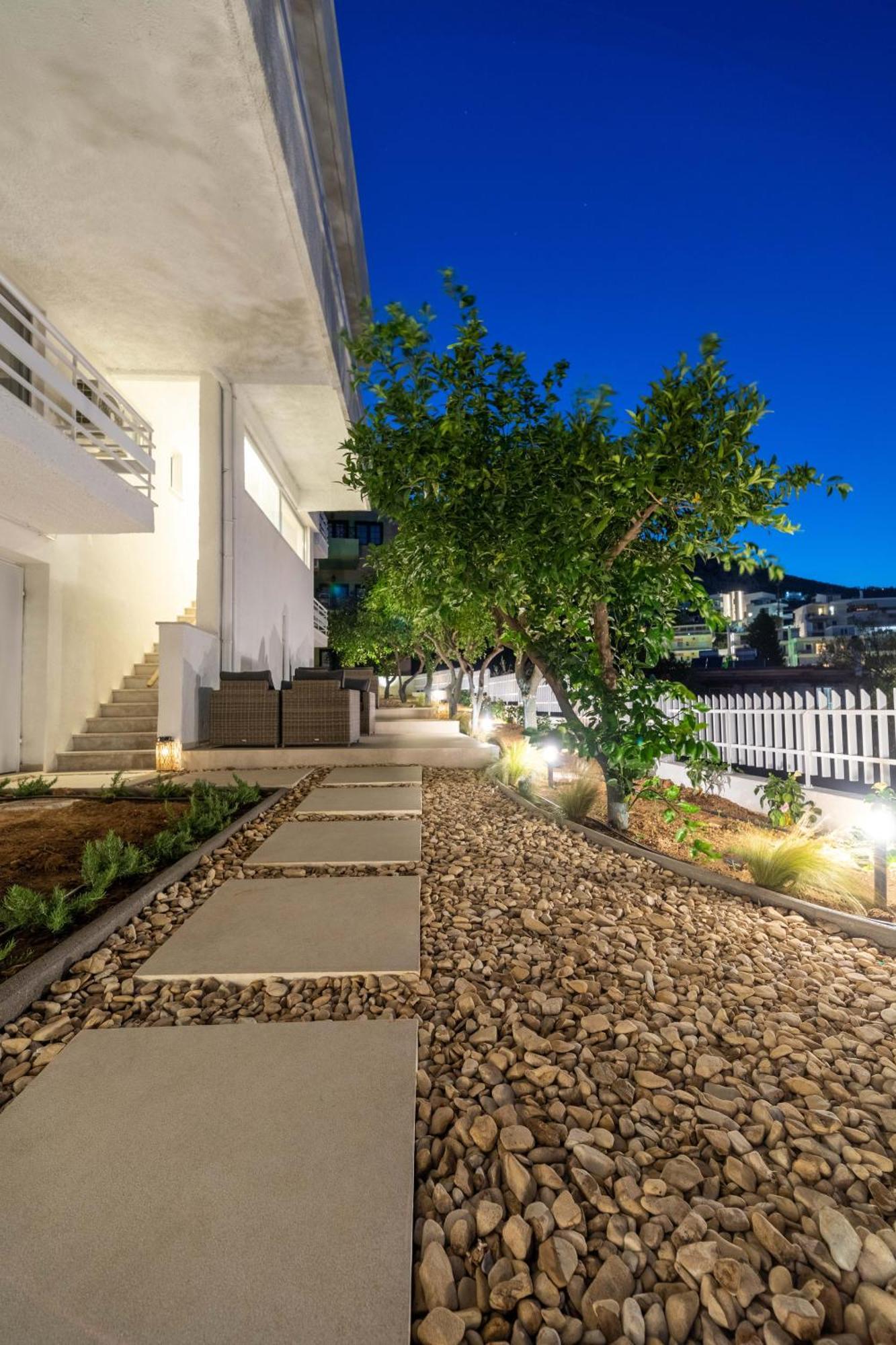Arancia Elegant Rooms And Suites Толон Экстерьер фото